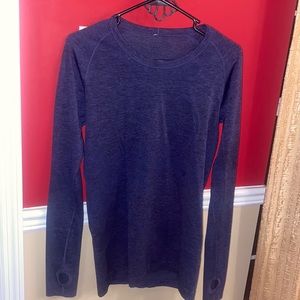 dark blue Lululemon long sleeve shirt